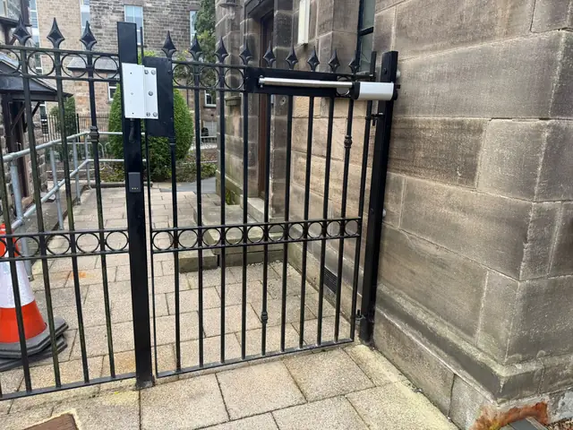 Electric gate installation by Electric Gate Solutions